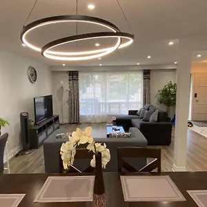  Apartment Spectacular 3 Bedroom 2 Wr House - Close To Airport
