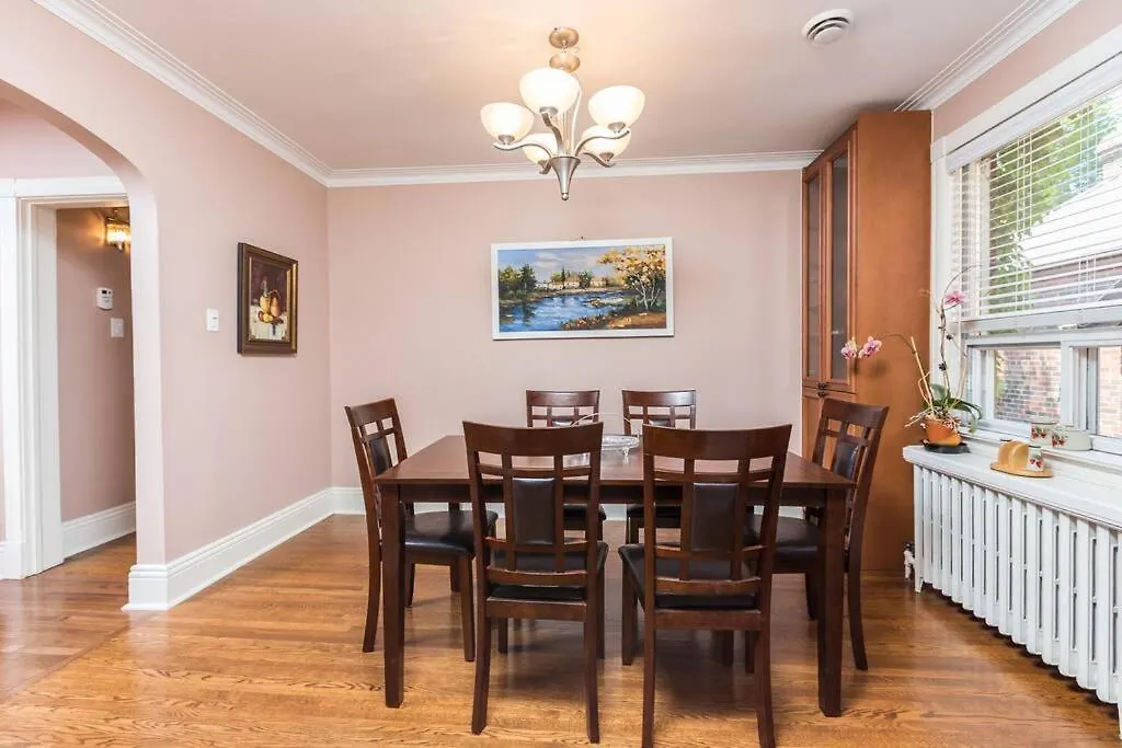 Gasthof 2-Bdrm Lovely Home - Sunnylea Prime -The Kingsway Toronto