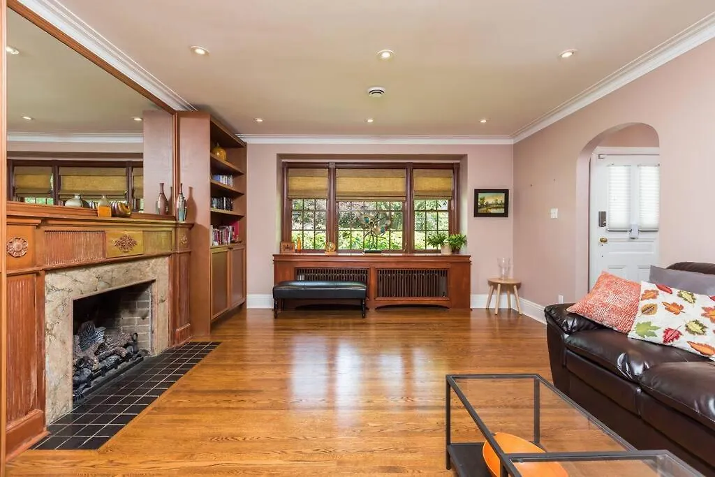 2-Bdrm Lovely Home - Sunnylea Prime -The Kingsway Toronto 0*,  Canada