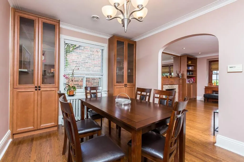 2-Bdrm Lovely Home - Sunnylea Prime -The Kingsway Toronto