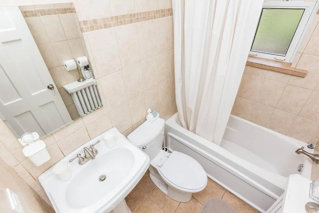 2-Bdrm Lovely Home - Sunnylea Prime -The Kingsway Toronto Canada