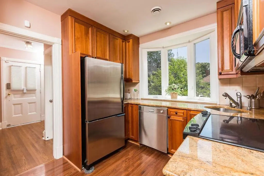 2-Bdrm Lovely Home - Sunnylea Prime -The Kingsway Toronto 0*,