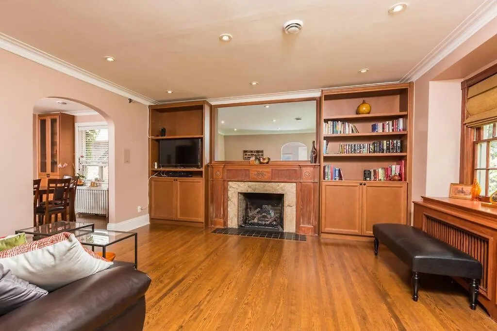 2-Bdrm Lovely Home - Sunnylea Prime -The Kingsway Toronto Canada